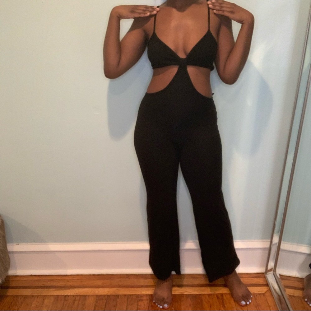 Cut out jumpsuit - Picture 2 of 4